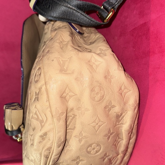 Louis Vuitton Limited Edition Creme Monogram Underground Messenger Bag - Picture 10 of 16